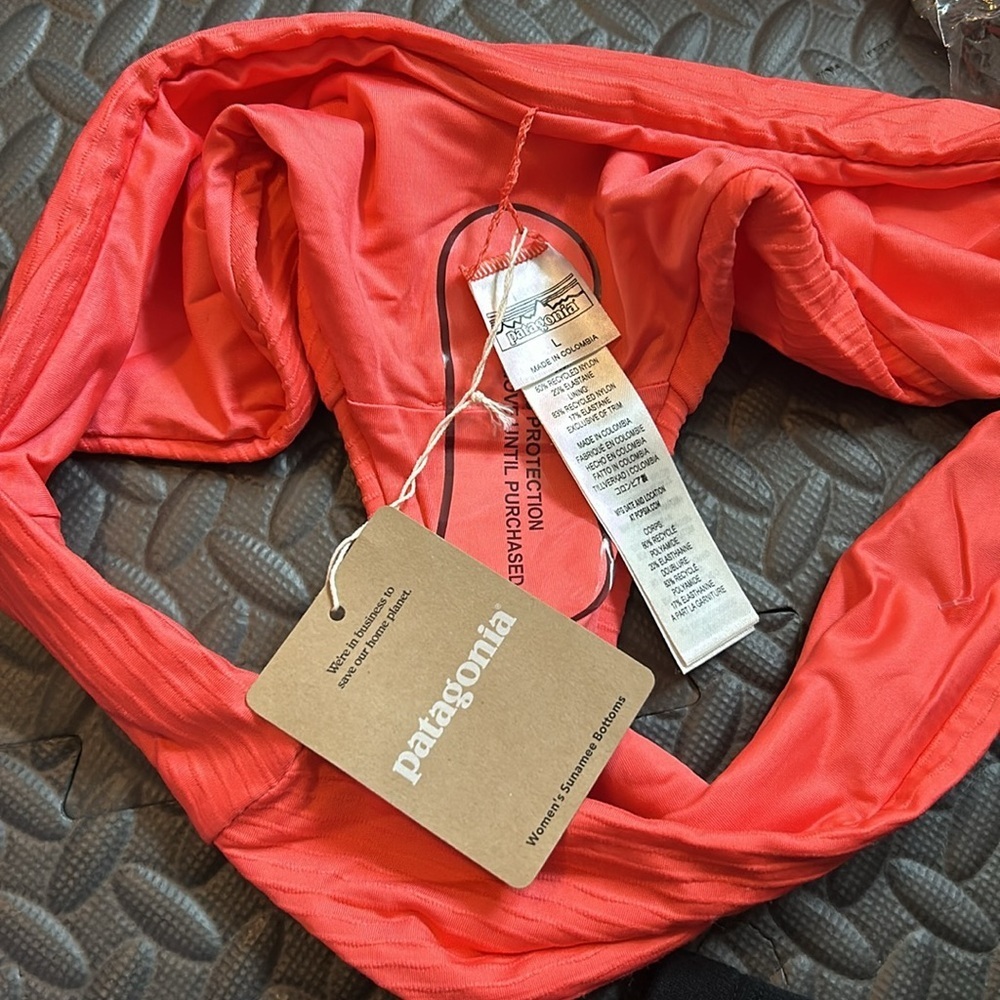 Patagonia Sunamee Swim Bottoms- Size L color Ripple Coral - Picture 6 of 7